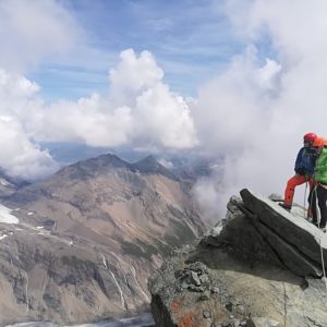 Ausblick vom Kleinglockner, kuzr vor dem Großglockner Hauptgipfel. Bergführer machts möglich.