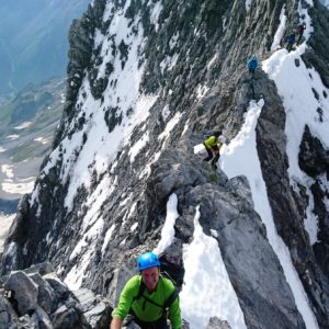 Kletterei am Ortler Hintergrat. Gesichert vom Bergführer.