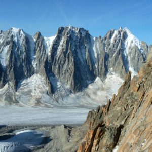 Blick auf die Nordwände der Droite und Courte. Beim Klettern in der Argentiere Südwand.
