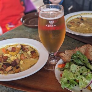 Suppe und Bier nach der Tour – Skitourenreise Island